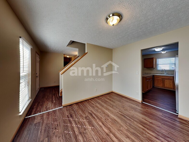 Building Photo - 1560 Mallard Cir E