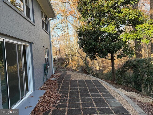 Building Photo - 5206 Easton Dr