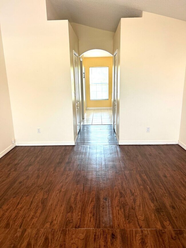 Building Photo - 4 BEDROOM - GATED TWIN LAKES SUBDIVISION -...