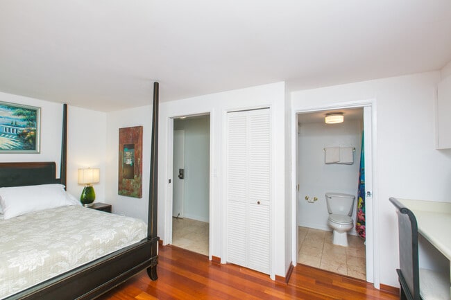 Building Photo - Fully Furnished Beach Front Condo on North Shore!