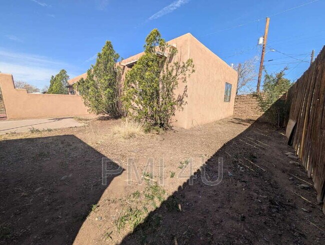 Building Photo - 2646 Floral Rd NW