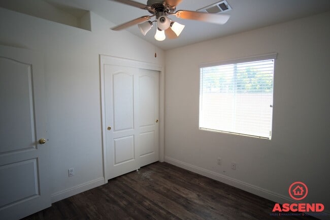 Building Photo - Charming Home in Campus Park!