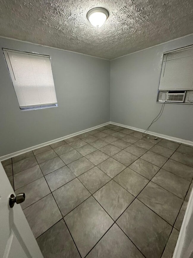 Building Photo - 1923-1925 Ella St