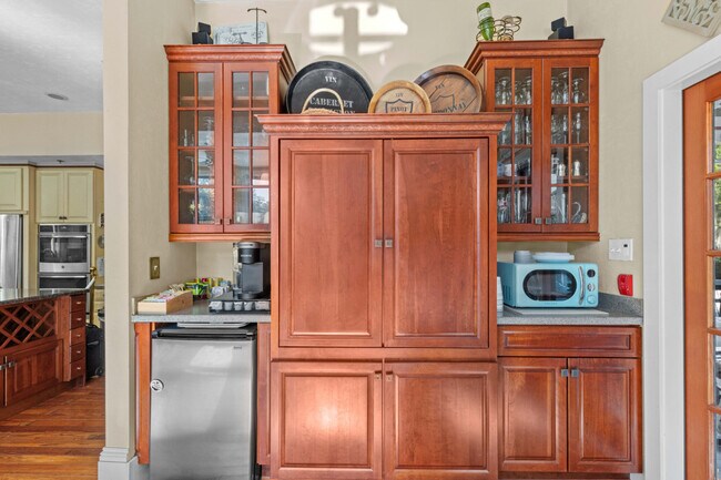 Building Photo - 221 SE 7th St