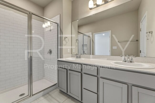 Building Photo - 1015 Vista View Dr