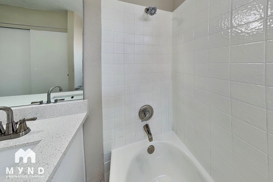 Building Photo - 5825 Goodsprings Ct