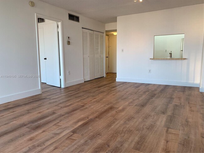 Building Photo - 16751 NE 9th Ave