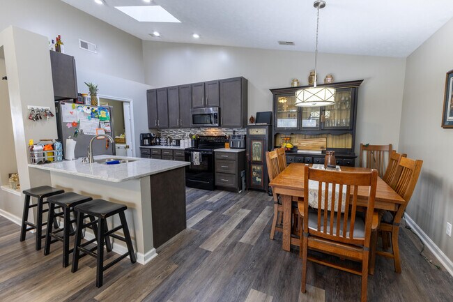 Building Photo - 4216 Kensington Garden Ct