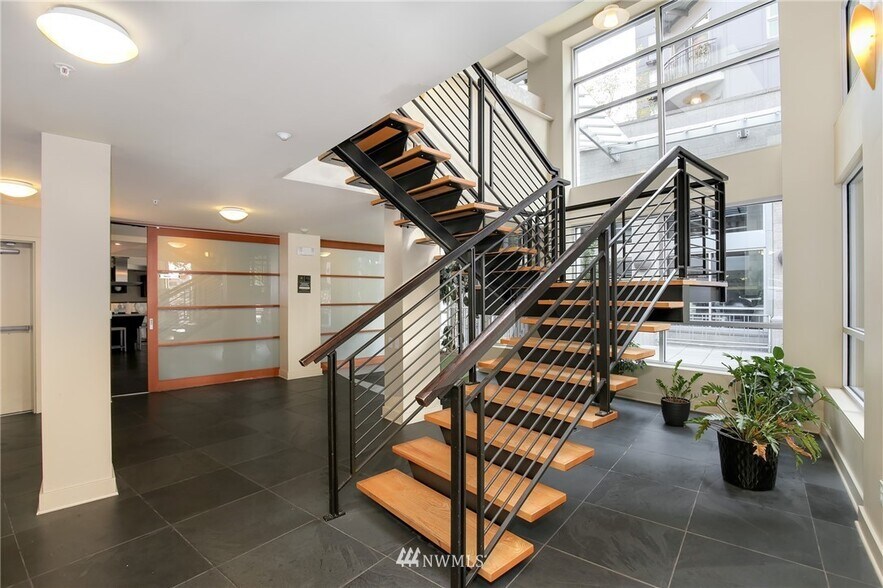Building Photo - 1607 15th Ave