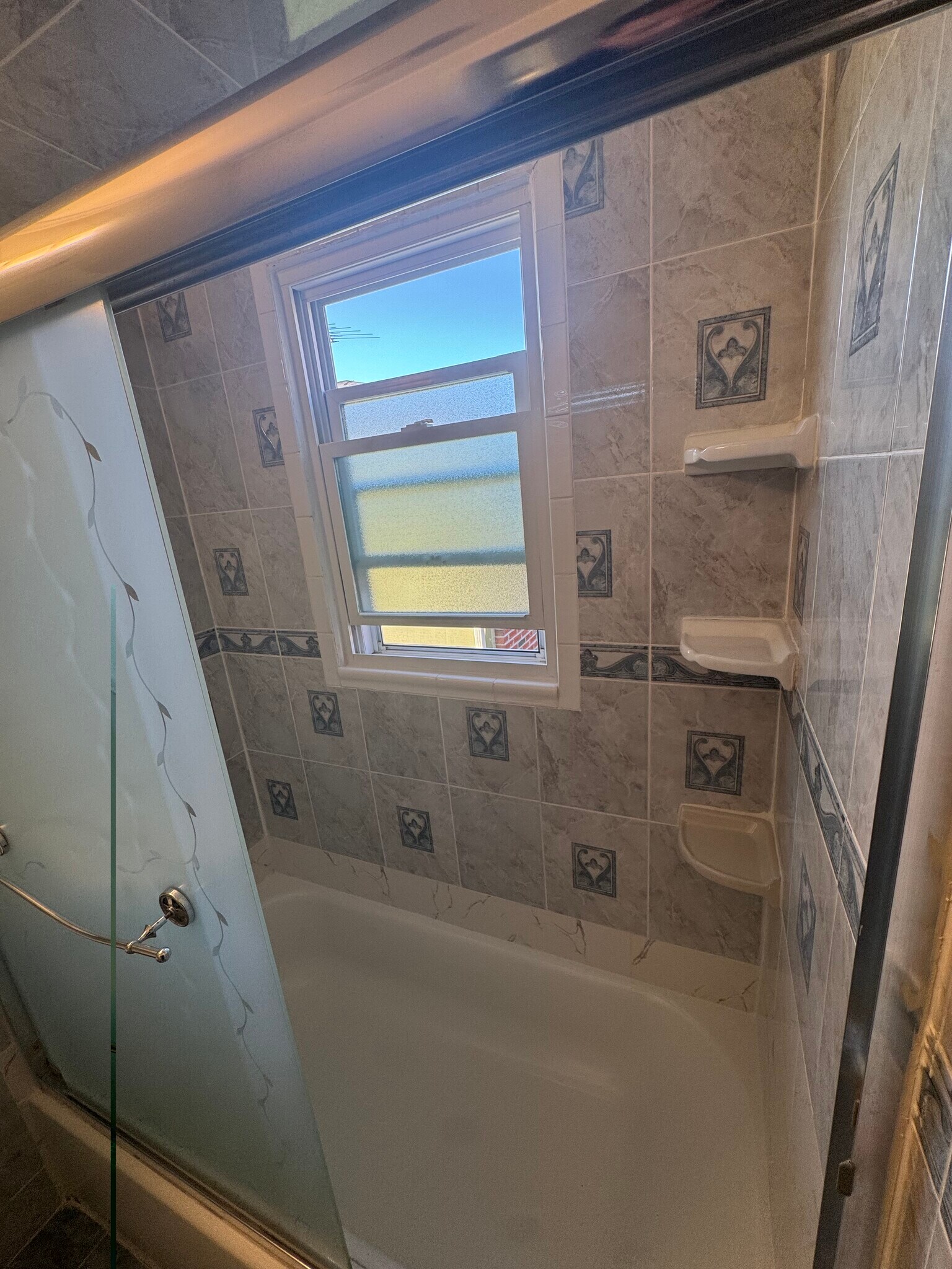 Building Photo - 646 Fairview Ave