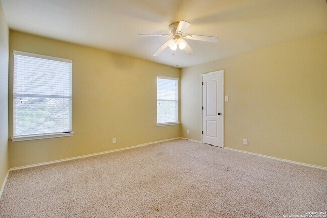 Building Photo - 606 Mesa Ln