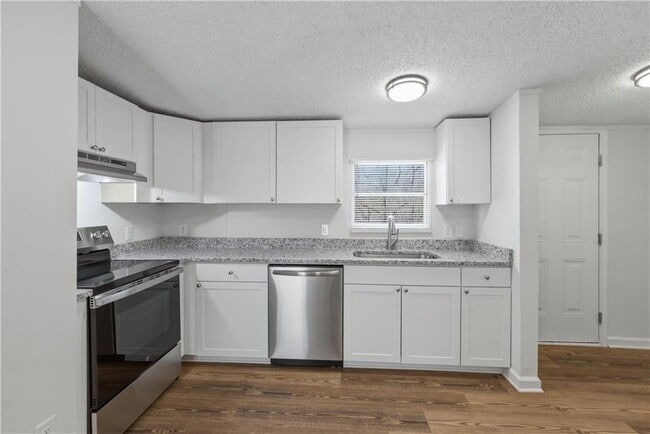 Building Photo - 190 Chivalry Ln