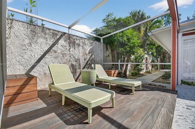 Building Photo - 630 NE 14th Ave