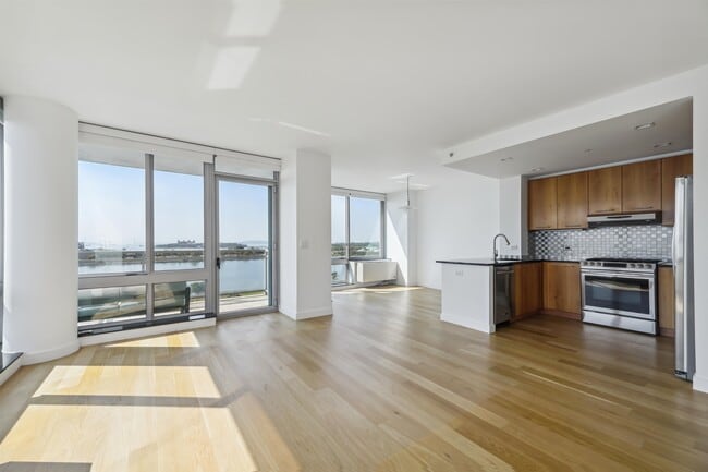 Building Photo - 25 Hudson St