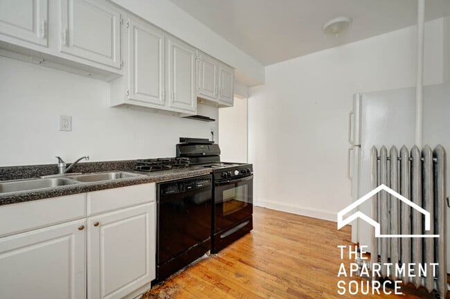 Building Photo - 4409 N Kenneth Ave