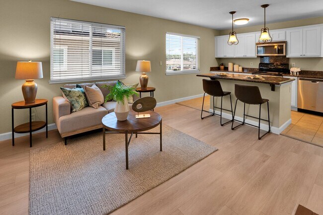 Building Photo - Excellent Santa Clara Location! Open Floor Plan! Granite Counters!
