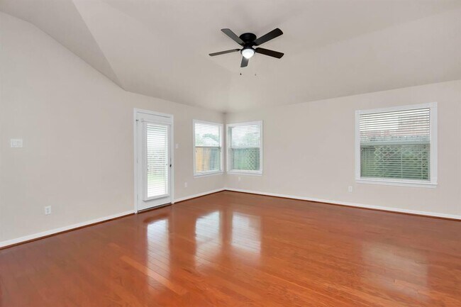 Building Photo - 16510 Bluff Springs Dr