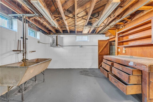 Building Photo - 1487 E 193rd St