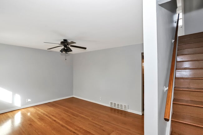 Building Photo - 4843 Elm St