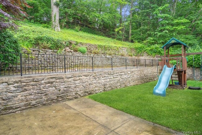 Building Photo - 44 Sandy Hollow Rd