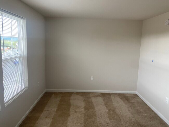 Building Photo - 36 Anthem St