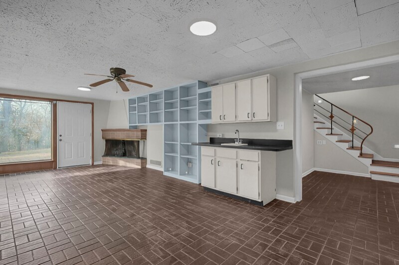 Building Photo - 2731 Charing Rd