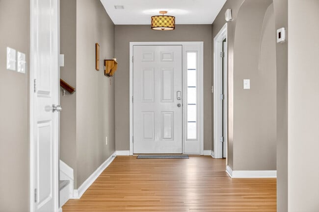 Building Photo - 1961 Creek Bank Dr