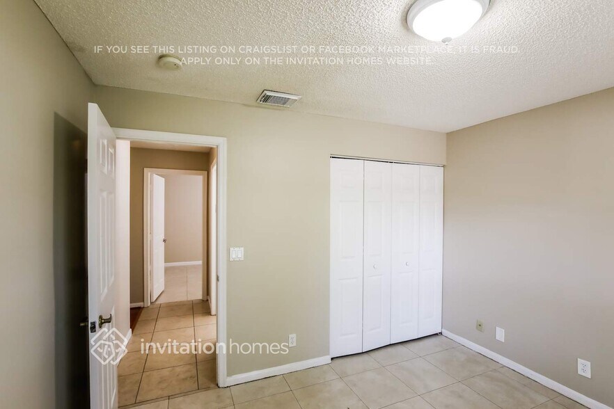 Building Photo - 3432 SW 51st St