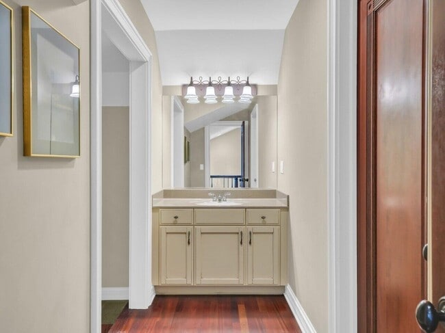 Building Photo - 106 Michigan Ct