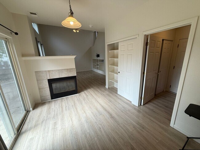 Building Photo - Refreshed 3-Bedroom Home in Waterglen Neig...