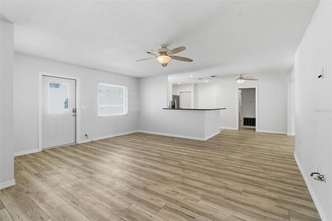 Building Photo - 5223 Shadow Lawn Dr