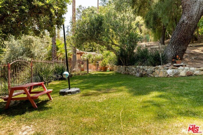 Building Photo - 3539 Canon Dr