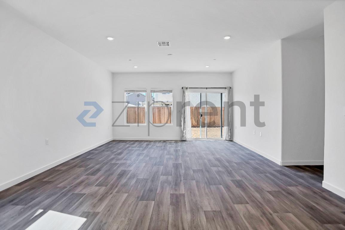 Building Photo - 6173 E Robinson Ave