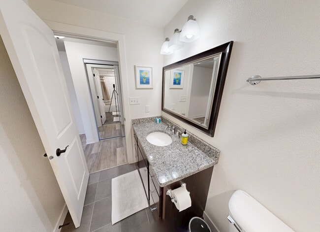 Building Photo - 512 N 10th St