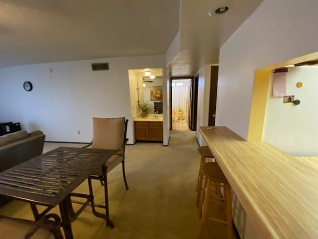 Building Photo - QUAINT, CUTE, 2BR CONDO; Covered Parking; ...
