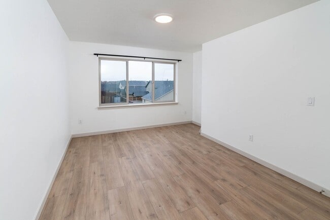 Building Photo - Beautiful Home in Highly Desired NW Redmond Neighborhood