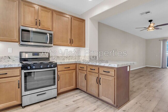 Building Photo - 16912 Laurel Hill Ln