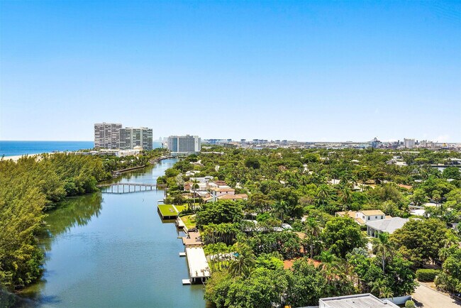 Building Photo - 3000 Holiday Dr