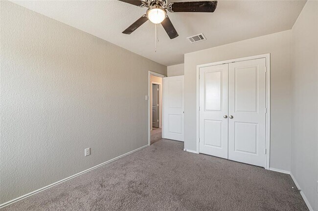 Building Photo - 108 Comet Dr