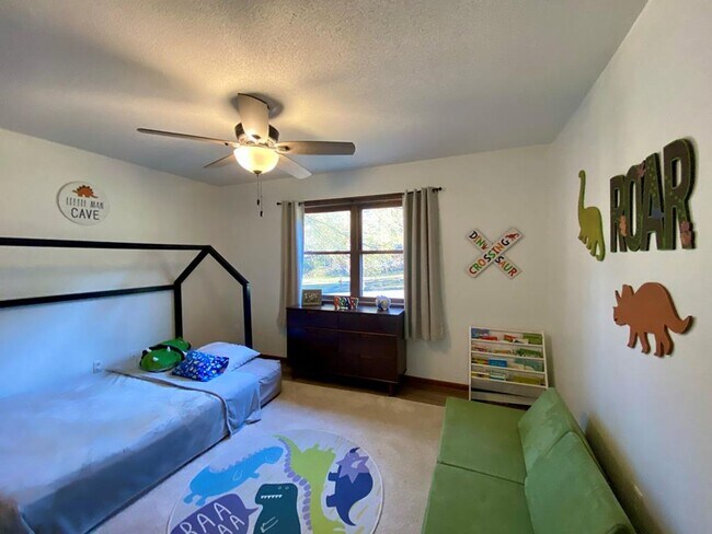 Building Photo - 2112 Westfield Dr