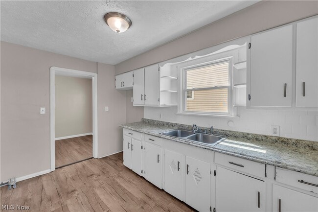 Building Photo - 5461 Clement Ave