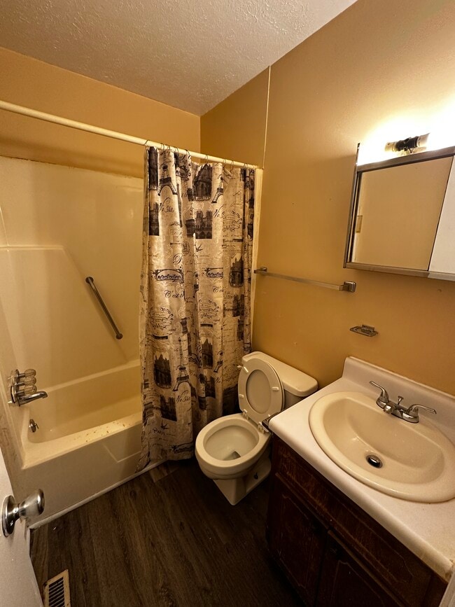 Building Photo - 89 Meadowgreen Dr