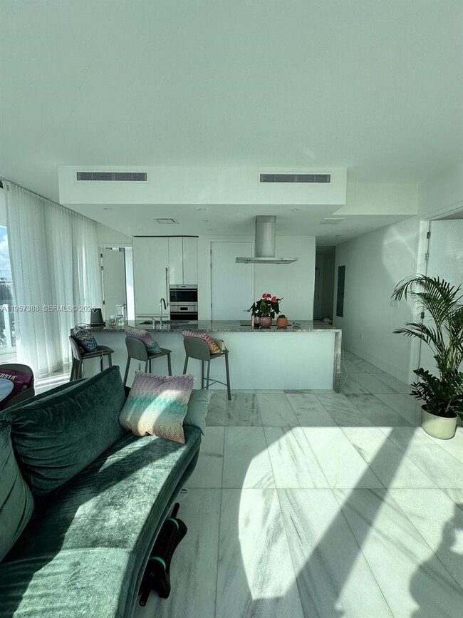 Building Photo - 700 NE 26th Terrace