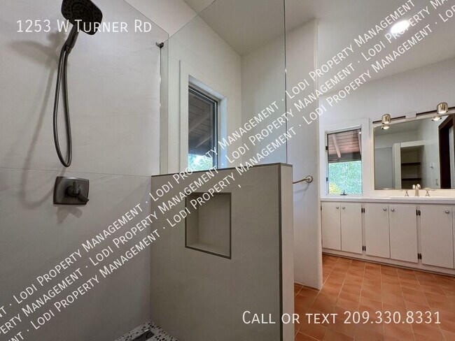 Building Photo - 1253 W Turner Rd
