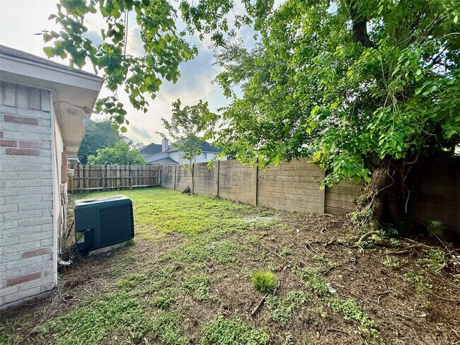 Building Photo - 8322 Sandy Glen Ln