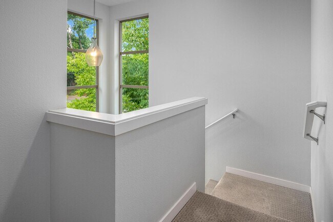 Building Photo - Modern Elegance! Eastmoreland Stunner! Pre...