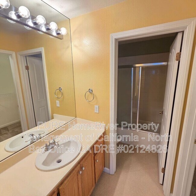 Building Photo - 1052 Addison Cir