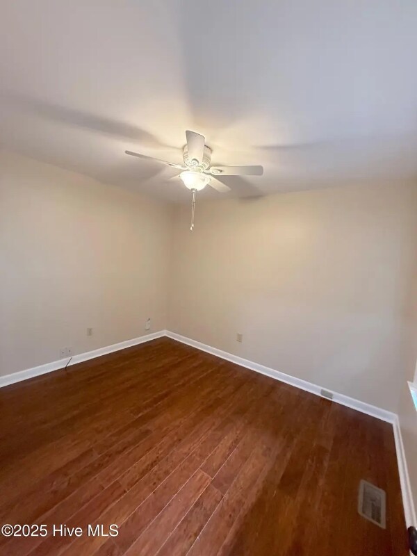 Building Photo - 107 E Baywood Ln