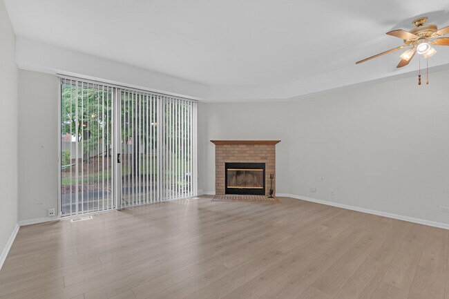 Building Photo - 1126 Regency Dr