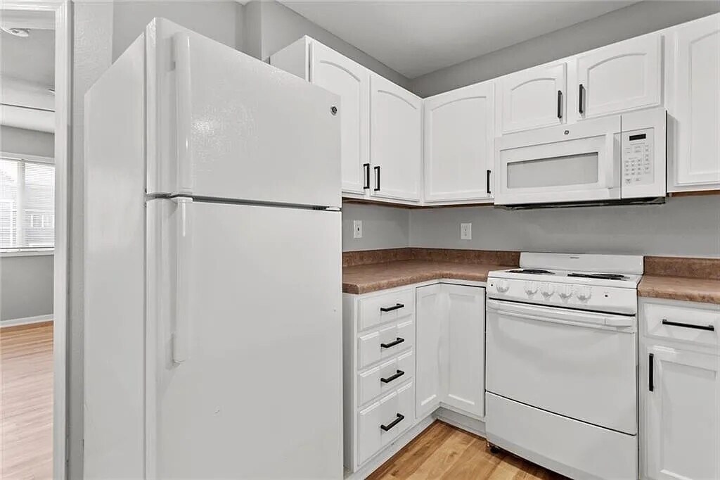 Building Photo - 1505 W 25th Ct